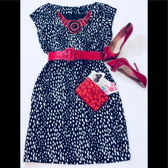 Banana Republic Factory Dresses & Skirts - Banana Republic Factory Black/Ivory Sheath Dress